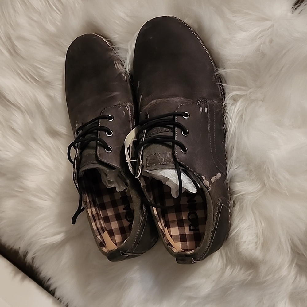 NWT  ROAN ARLO distressed low profile sneaker Sz 11